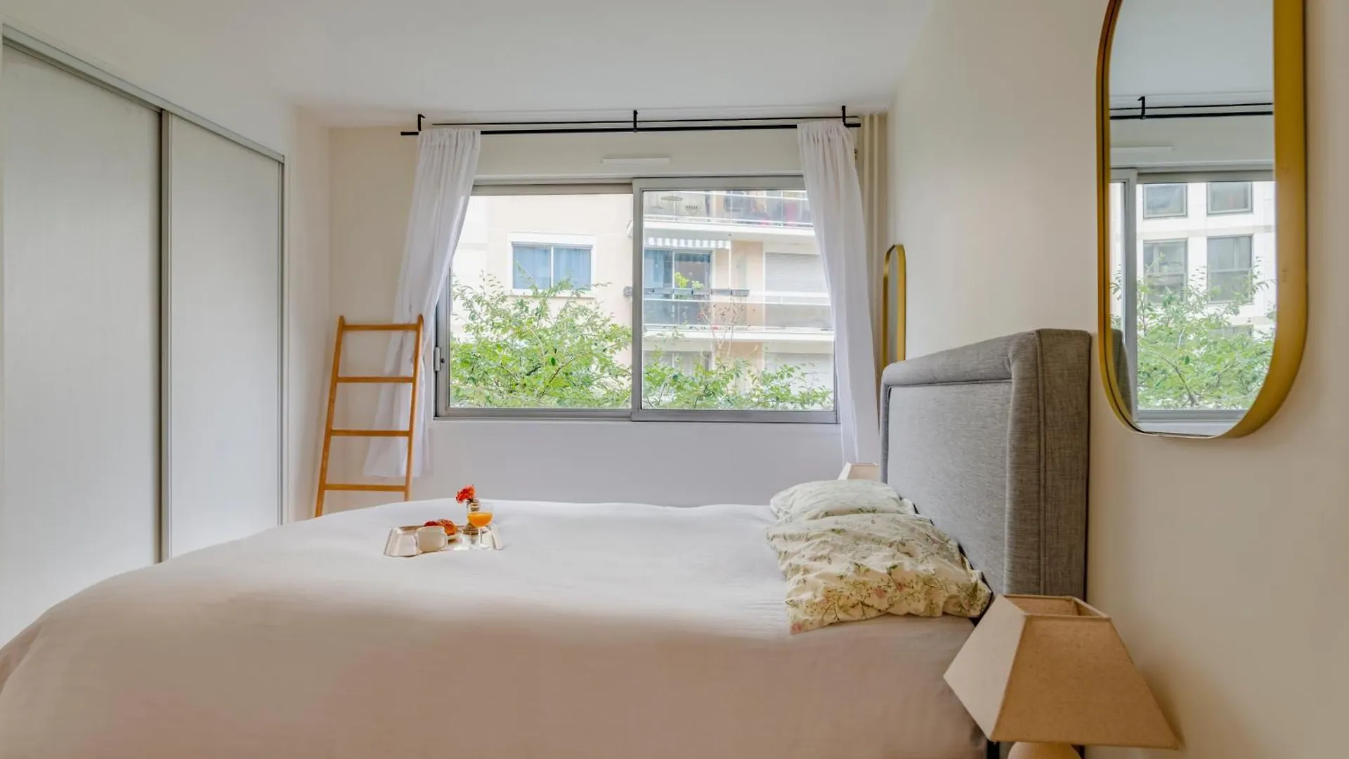 Apartment Paris Arsonval Design Residence