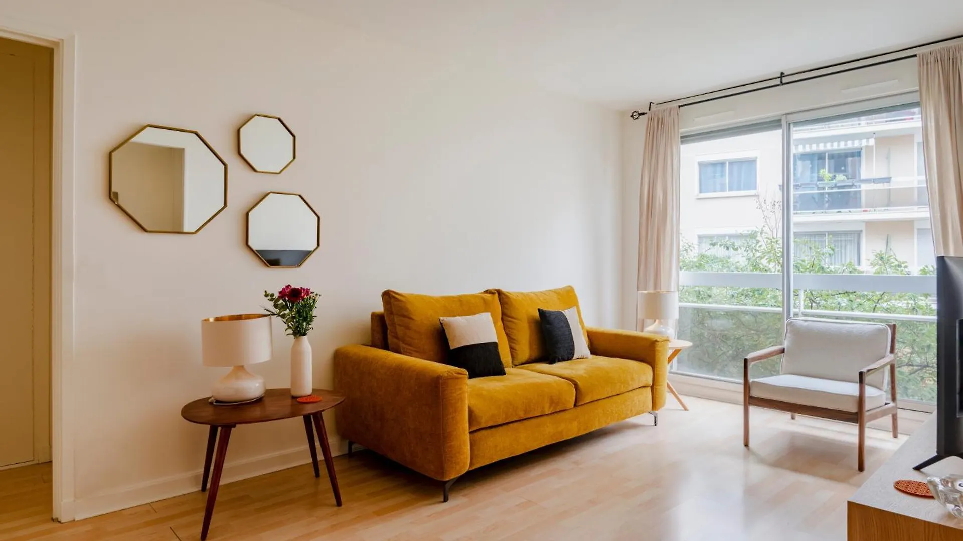 Paris Arsonval Design Residence 0*,